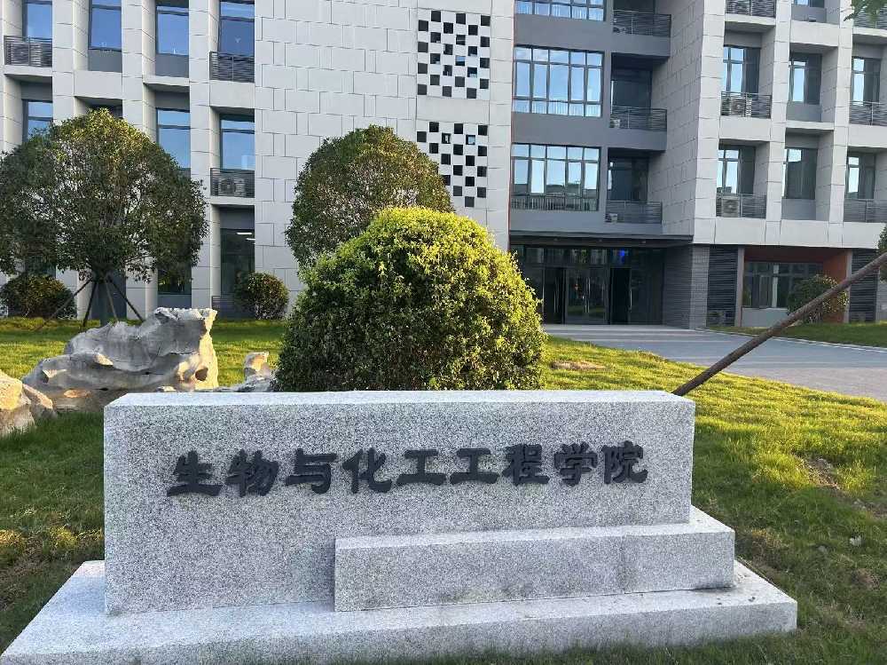 沙坪坝区扬州职业大学体育场高杆灯项目